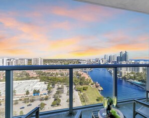 Property grounds - Airy 1BR · Intracoastal View · Beachwalk Resort (Hallandale Beach)
