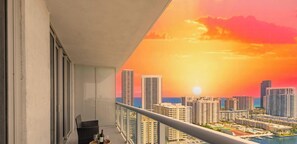 Property grounds - Intracoastal View Apt | Balcony & Resort Amenities (Hallandale Beach)