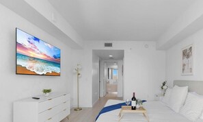 2 bedrooms, desk, iron/ironing board, travel cot - Resort Living  2BR - Intracoastal View (Hallandale Beach)