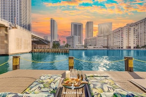 Pool - Resort Living  2BR - Intracoastal View (Hallandale Beach)