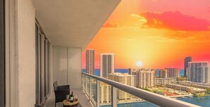Property grounds - Upper-Floor Bay View · 2BR Beachwalk Resort (Hallandale Beach)