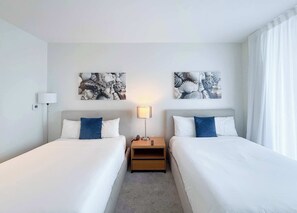 2 bedrooms, desk, iron/ironing board, travel crib - Breathtaking Bay View · 2BR · Beachwalk (Hallandale Beach)