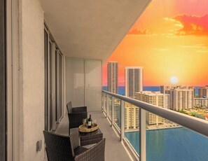 Property grounds - Sunset View Condo · 2BR Beachwalk Resort (Hallandale Beach)