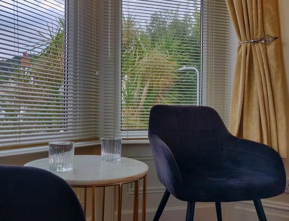 Deluxe Double Room, 1 Double Bed, Non Smoking, Mountain View | Blackout curtains, iron/ironing board (on request), free WiFi