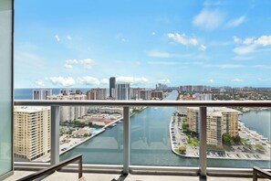 A high-rise building with a view of a marina and cityscape. - Cozy Upper Studio - Beach access & Private Balcony (Hallandale Beach)