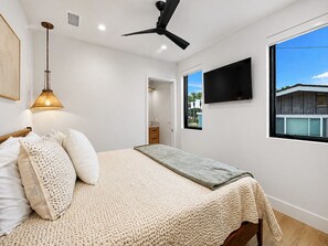 Room - Luxe Steps to Sand • Hot Tub, BBQ, Rooftop Sunsets (Newport Beach)