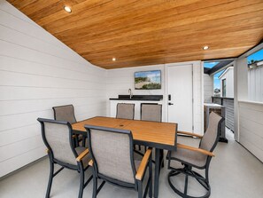 Dining - Luxe Steps to Sand • Hot Tub, BBQ, Rooftop Sunsets (Newport Beach)