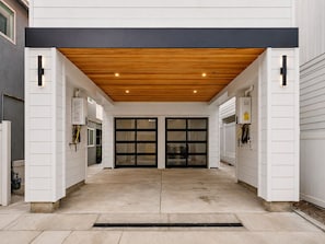 Exterior detail - Luxe Steps to Sand • Hot Tub, BBQ, Rooftop Sunsets (Newport Beach)