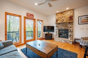 Smart TV, fireplace, table football - New! Cozy Duplex Home w/ Hot Tub (McHenry)