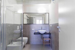 Classic Double Room, Patio, Garden View | Bathroom | Free toiletries, hair dryer, towels, soap - Borgoparvo Countryvilla (Ancona)