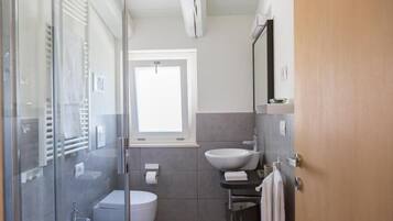 Family Suite, Patio, Garden View | Bathroom | Free toiletries, hair dryer, towels, soap