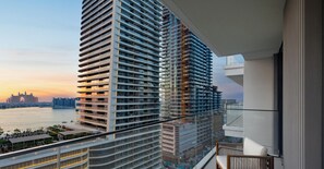 Property grounds - LUX  The Beach Mansion Sea View Suite (Dubai)