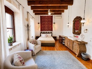 2 bedrooms, desk, iron/ironing board, free WiFi - Luxury Venetian Palace - Rooftop - Jacuzzi (Chania)