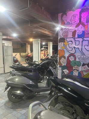 Property grounds - 7 floor building 2 bhk flat .near by water park & college, hingwadi IT PARK. (Mulshi)