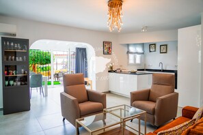 TV - CostaBlancaDreams - Casa Coral in Calpe (Calpe / Calp)