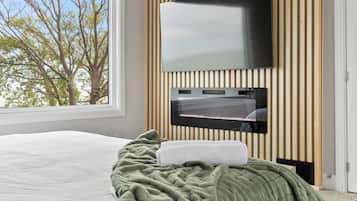 4 bedrooms, iron/ironing board, free WiFi, bed sheets