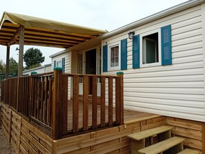 Exterior detail - Mobile home in a quiet campsite close to the sea (Fréjus)