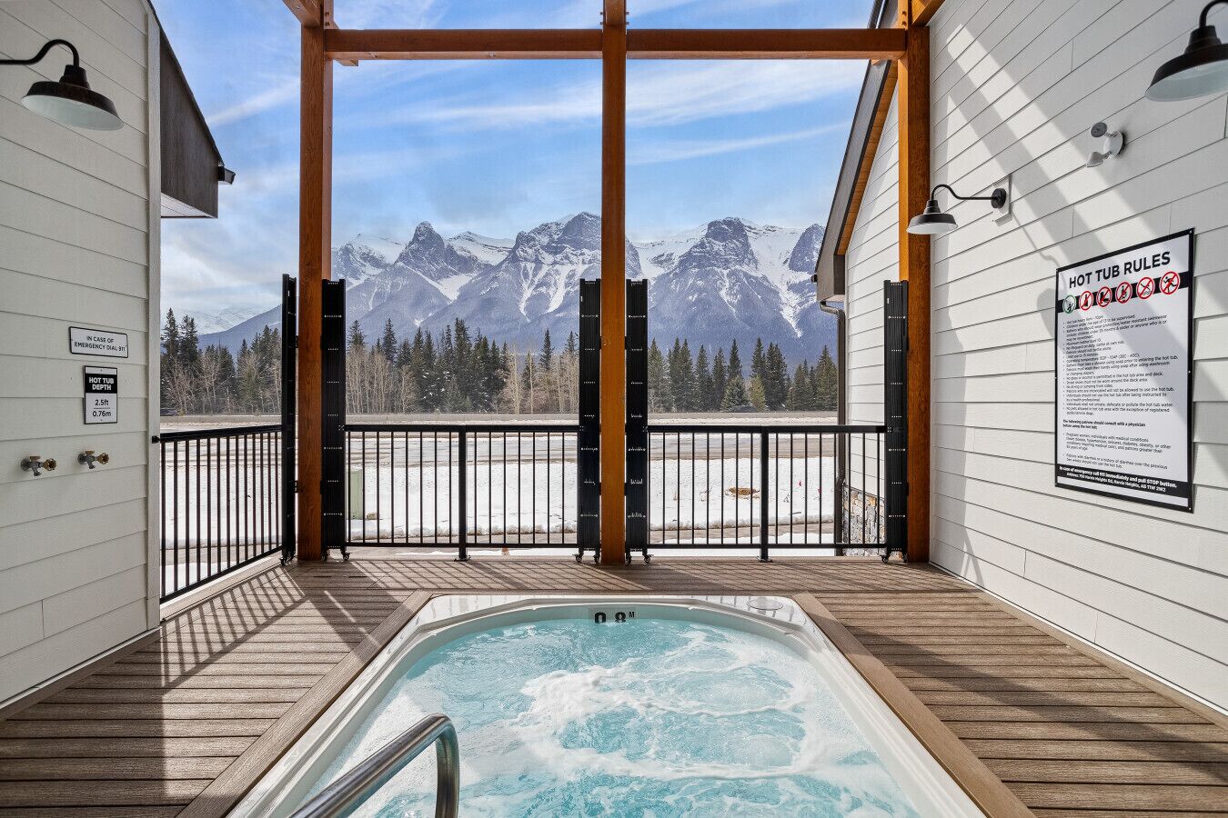 Indoor spa tub