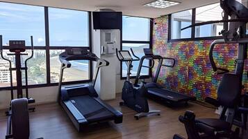 Apartamento, sacada, vista para o mar | Sala de fitness