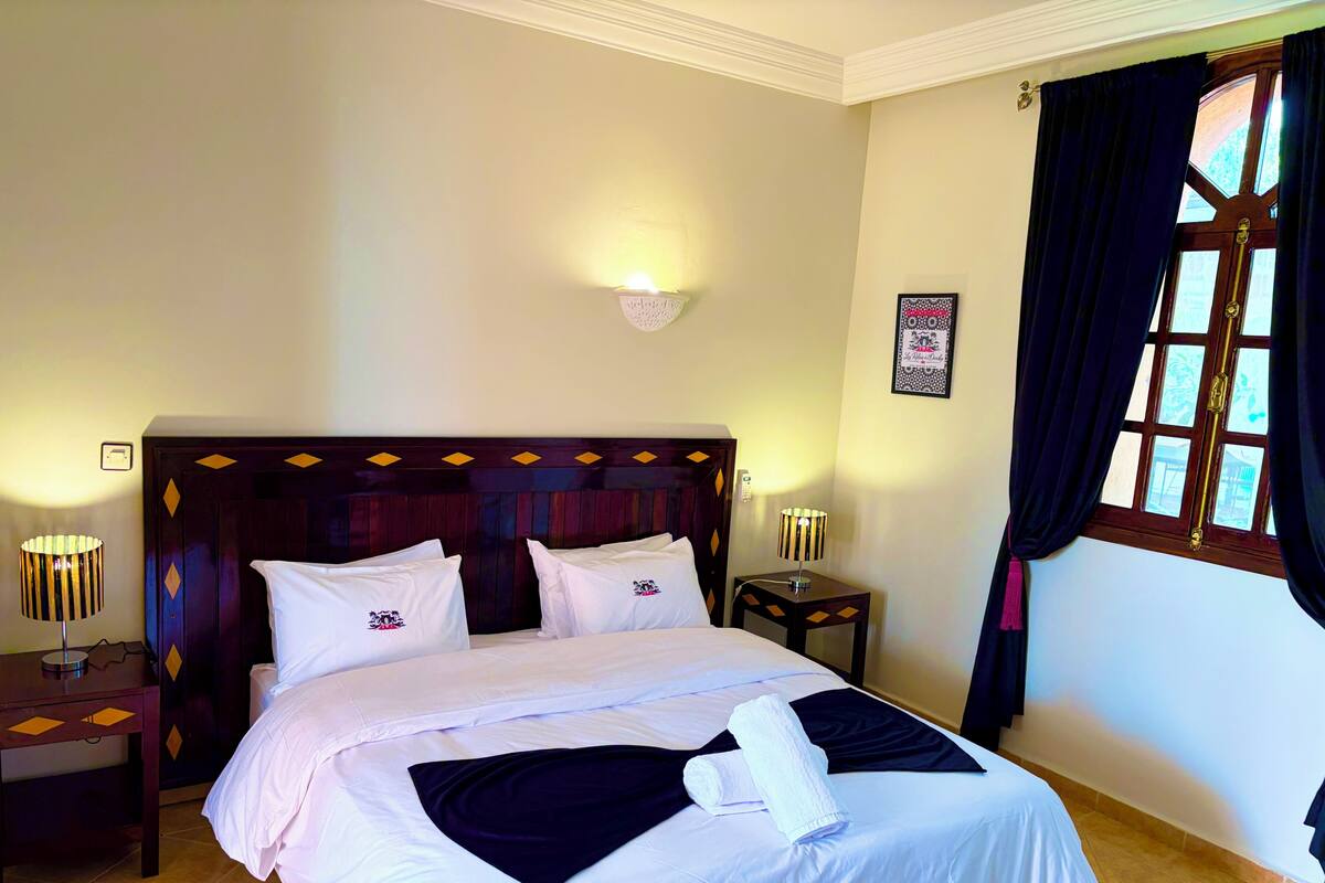 Minibar, in-room safe, blackout drapes, rollaway beds (free)