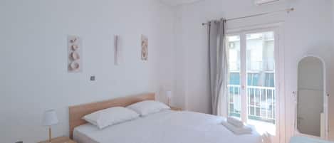 Iron/ironing board, free WiFi