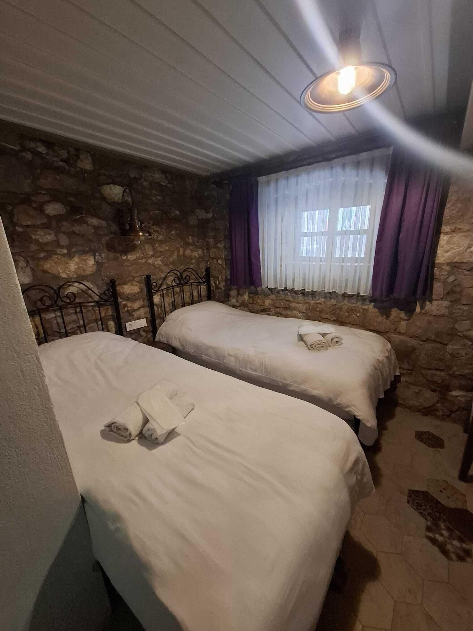 Classic Twin Room | In-room safe, free WiFi