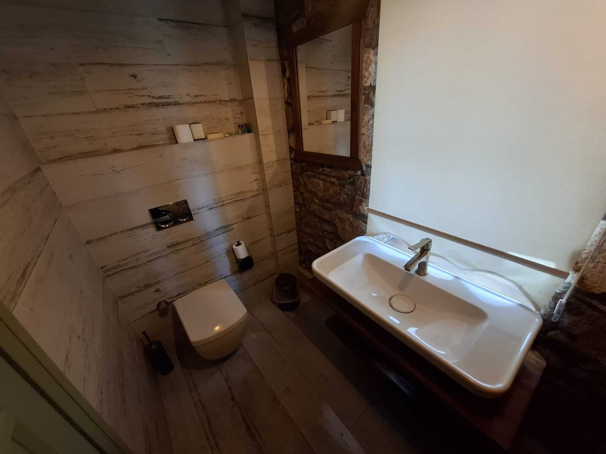 Bathroom | Towels, soap, shampoo, toilet paper
