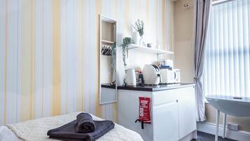 1 bedroom, bed sheets