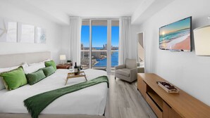 1 bedroom, iron/ironing board, travel cot, WiFi - Bright Apt, Intracoastal View | Resort Amenities (Hallandale Beach)