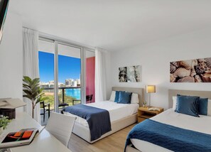 Desk, iron/ironing board, travel cot, WiFi - Trendy Studio w/ Marina View & Pool (Hallandale Beach)