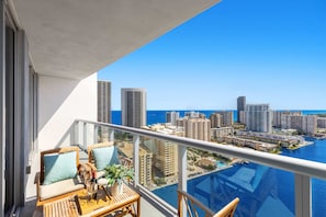 Property grounds - Intracoastal View Apt | Balcony & Beach Shuttle (Hallandale Beach)