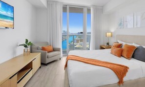 Iron/ironing board, travel cot, WiFi, bed sheets - Bright Apt, Sunset View | Pool & Full Kitchen (Hallandale Beach)