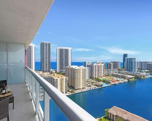 Property grounds - Bright Apt, Sunset View | Balcony & Beach Shuttle (Hallandale Beach)