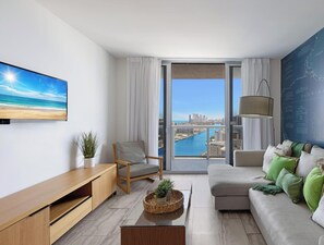 TV, offices - High-Floor Apt, Intracoastal View | Pool & Gym (Hallandale Beach)
