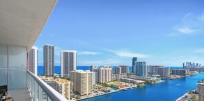 Property grounds - High-Floor Apt, Intracoastal View | Pool & Gym (Hallandale Beach)