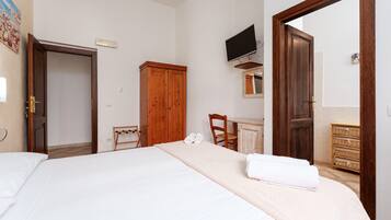 1 dormitori, planxa i posts de planxar, wifi i roba de llit