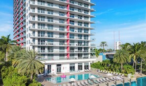 Exterior - Beachwalk 1BR  Pininfarina Design & Pool (Hallandale Beach)