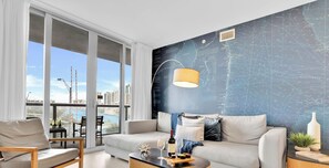 TV, offices - Beachwalk 1BR  Pininfarina Design & Pool (Hallandale Beach)