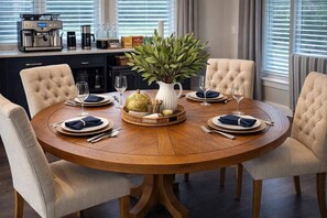 Dining - Henry House|FirePit, Courtyard, BBQ, Near Forsyth (Savannah)