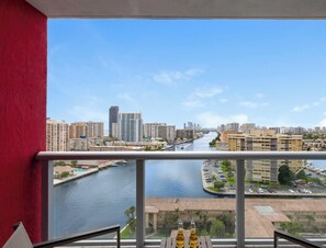 Property grounds - Elegant Studio w/ Balcony & Intracoastal View (Hallandale Beach)