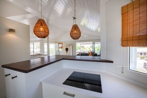 Private kitchen - Villa with Ocean View and Prime Location Walking distance Mambo Beach (Willemstad)