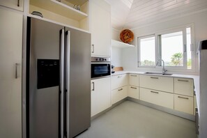 Private kitchen - Villa with Ocean View and Prime Location Walking distance Mambo Beach (Willemstad)