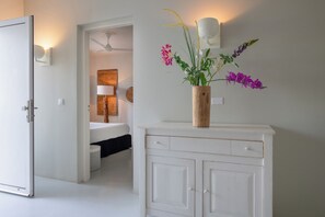 Internet, bed sheets - Villa with Ocean View and Prime Location Walking distance Mambo Beach (Willemstad)