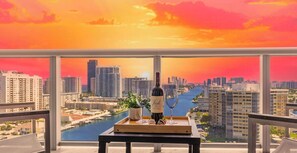 Outdoor dining - 1BR · Intracoastal View · Balcony · Beach Access (Hallandale Beach)