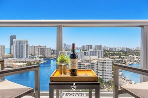 Outdoor dining - Waterway Retreat 2BR · Beachwalk Resort (Hallandale Beach)