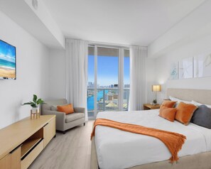 Desk, iron/ironing board, travel cot, WiFi - Sunset Suite 2BR · Beachwalk Pool & Beach (Hallandale Beach)