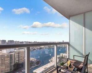 Property grounds - Elevated Sunset View · 2BR Beachwalk Resort (Hallandale Beach)