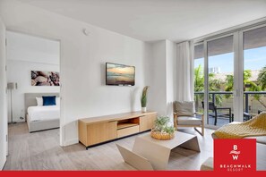 Iron/ironing board, travel crib, WiFi, bed sheets - Premium 1BR · Intracoastal View · Resort Living (Hallandale Beach)