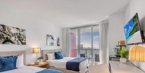 Desk, iron/ironing board, travel cot, WiFi - Upper Studio | Bay & Sunny Isles Skyline (Hallandale Beach)
