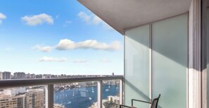 Property grounds - Upper Studio | Intracoastal & Miami Skyline (Hallandale Beach)